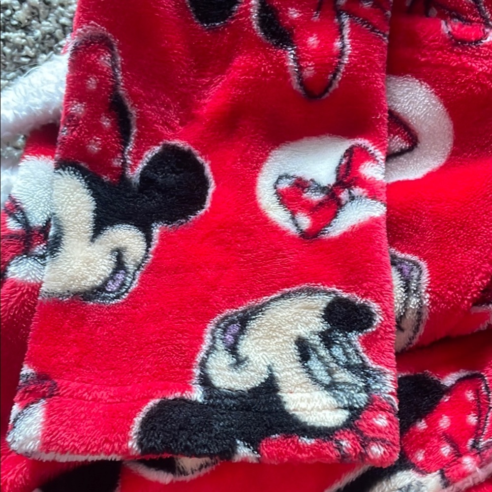 Disney Minnie Mouse Red and White Kids Pajama Robe - Picture 6 of 6